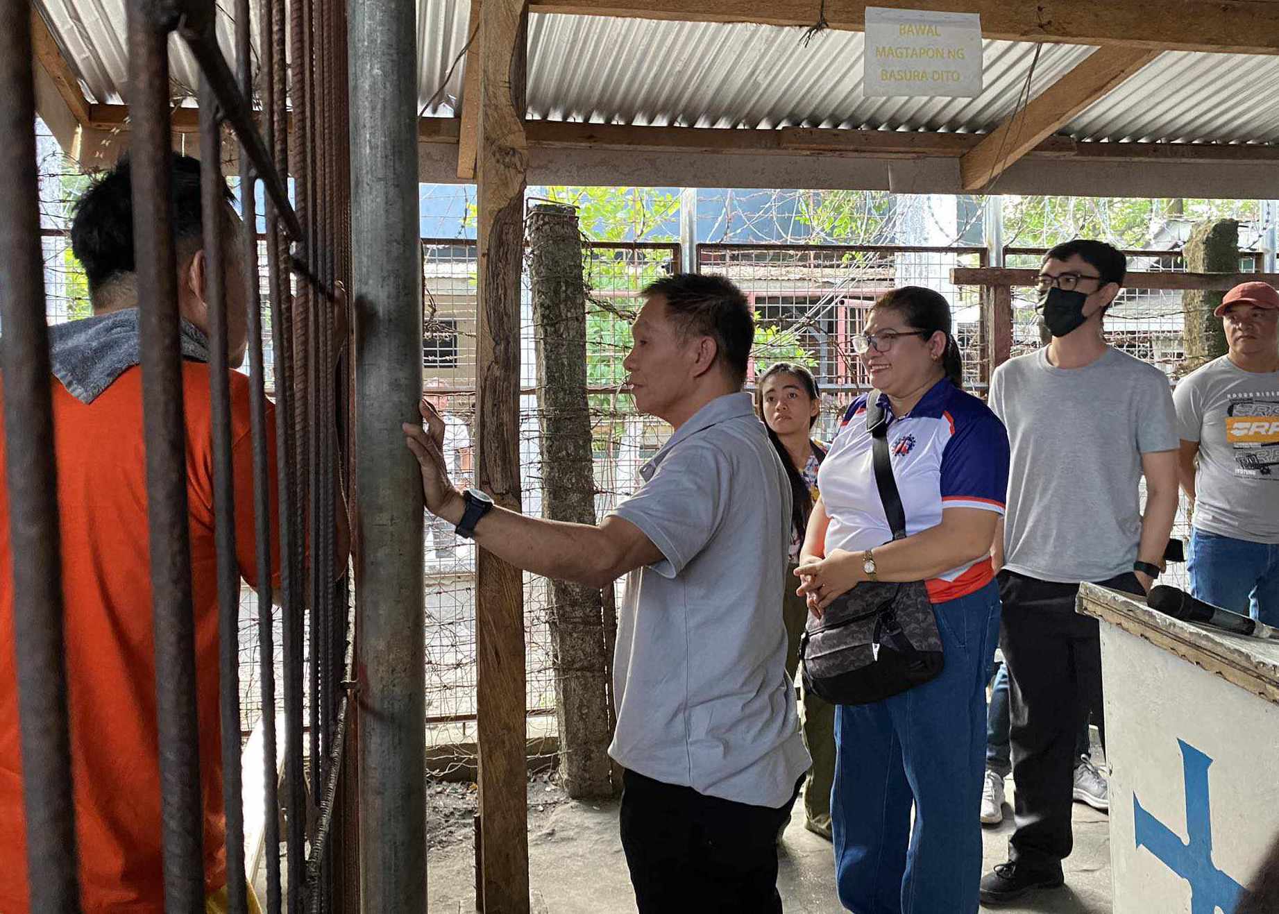 DPWH engineers distribute iftar meals, water bottles and fruits to 148 inmates in Sultan Kudarat prison